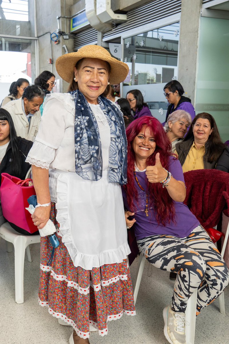 SecGeneralBog's tweet photo. @secredistmujer La estrategia #CADEConVocación transforma la atención: los puntos de la #RedCADE dejan de ser solo trámites y se convierten en entornos que organizan la oferta alrededor de la vida cotidiana de la ciudadanía. https://t.co/JN3yTBz0RI