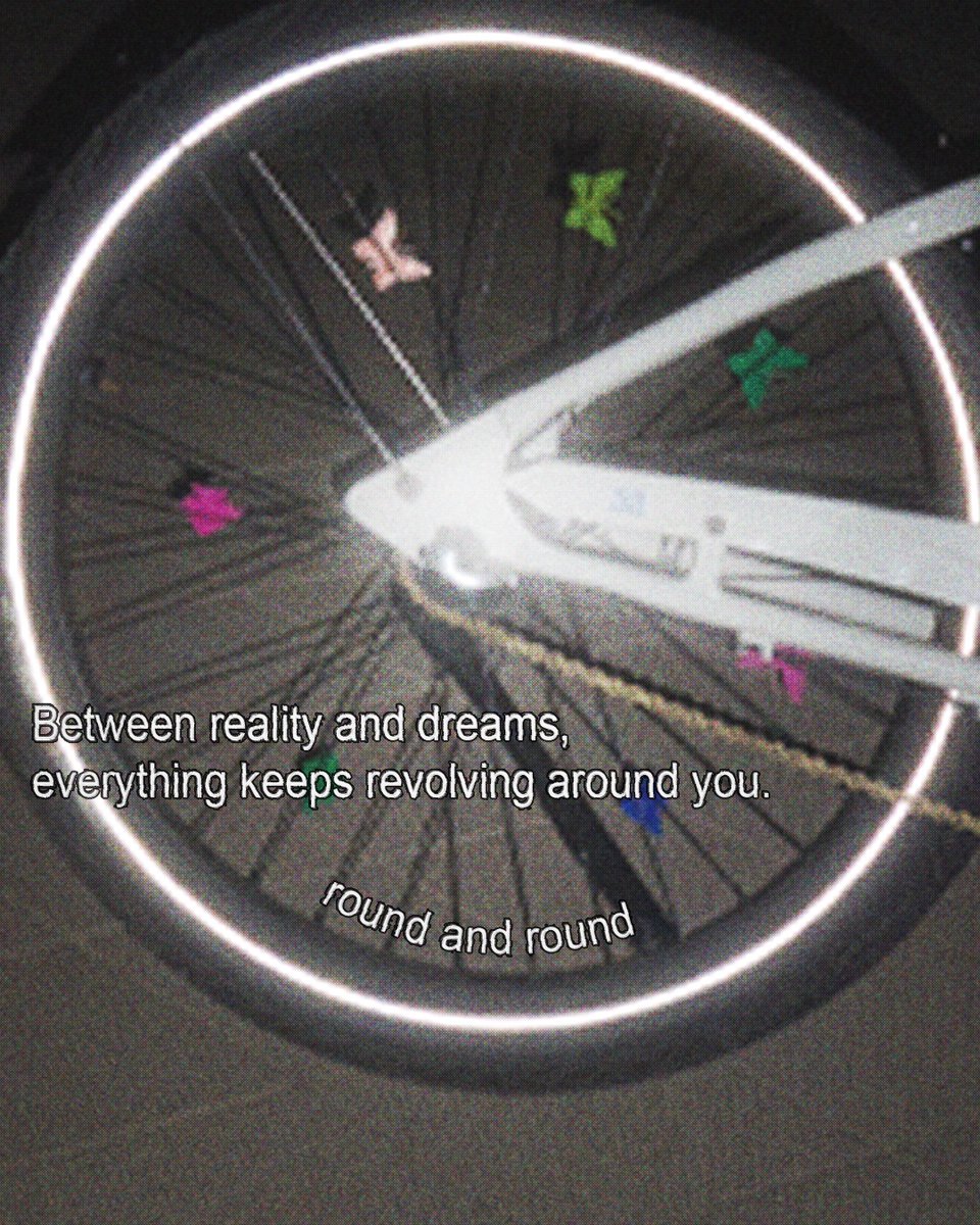 chuu_atrp's tweet image. [💿]
CHUU The First Album [XO, My Cyberlove]

🎧2026.01.07 6PM (KST)

A small square filled with hearts💙📲
그녀의 마음은 늘 이미지처럼 전송된다.

💙CYBERLOVE ARCHIVES

#CHUU #츄 #XOMyCyberlove