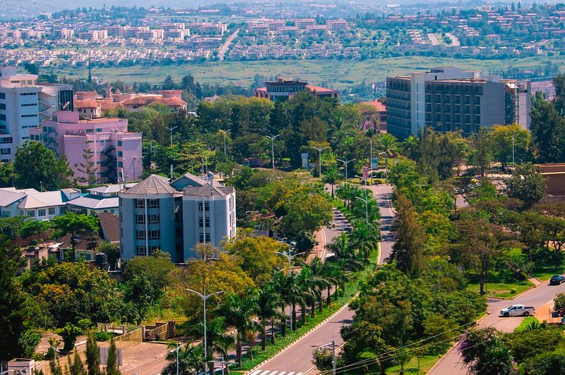 🚨AMAKURU AGEZWEHO🚨

Umusaruro Mbumbe w’u Rwanda wazamutseho 11.8% mu Gihembwe cya 3 cya 2025, ugera kuri miliyari 5.525 Frw, uvuye kuri miliyari 4.659 Frw wariho mu gihembwe nk’iki mu 2024.  

Ikigo cy'Igihugu cy'Ibarurishamibare, NISR, cyavuze ko iri zamuka ryagizwemo uruhare