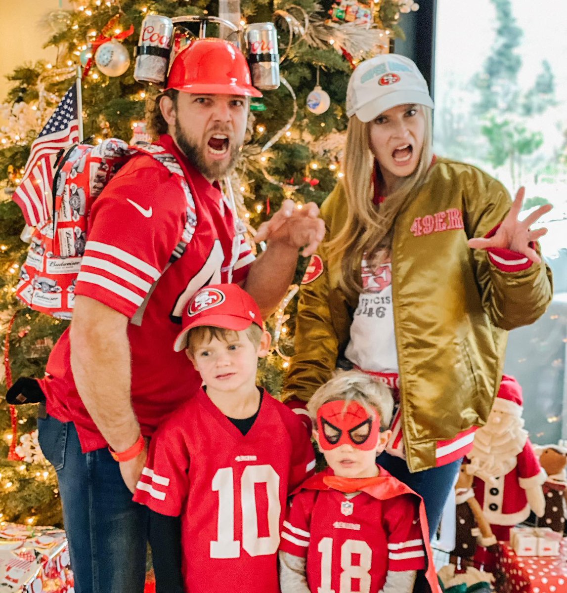 🎄🏈 <a href="/49ers/">San Francisco 49ers</a> #tailgatexmas 

(Rocco not in the mood for this shit, Oz crushing the Spiderboy gear)