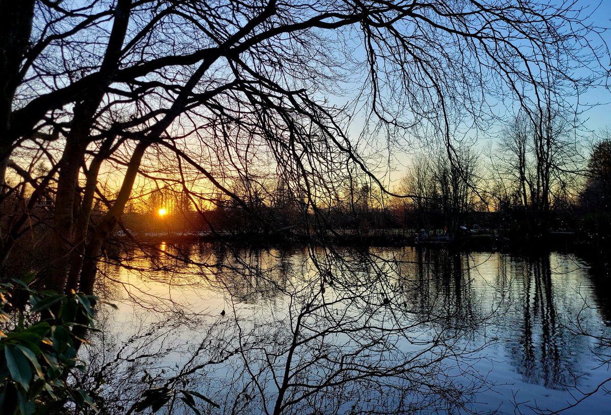 windmolenjonge's tweet image. Sunset over Strichen Community Park lake. Now. #Strichen