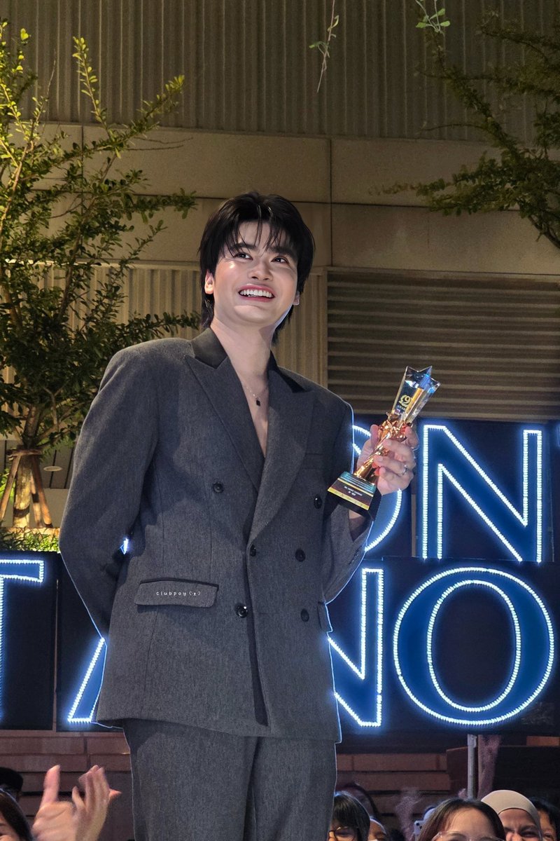khwanchanok_A's tweet image. คนเก่งของแฟม  🏆✨️
#PersonOfTheYearAwards2025xNONT
#NONTTANONT