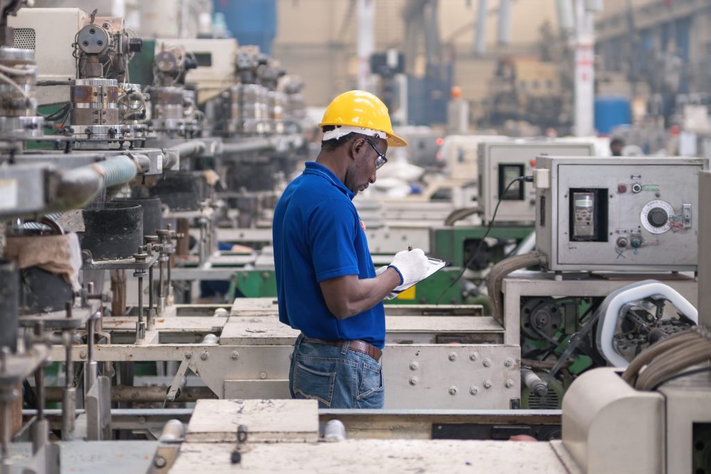 🚨 INVESTING : "Allerta: i posti di lavoro nel settore manifatturiero statunitense raggiungono il livello più basso da marzo 2022 – Che fine ha fatto il rinascimento manifatturiero negli USA?"