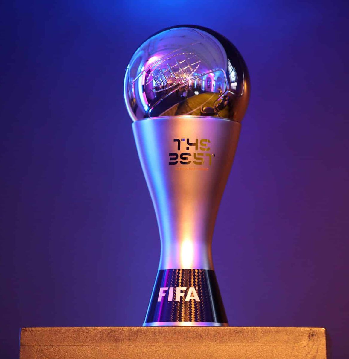 Se vienen los premios The Best y tenemos una dinámica con el tío King Deportes 👑

$10 DOLARITOS para el que adivine quien será el ganador del premio👀🚨

Para mí es de Dembele.👀