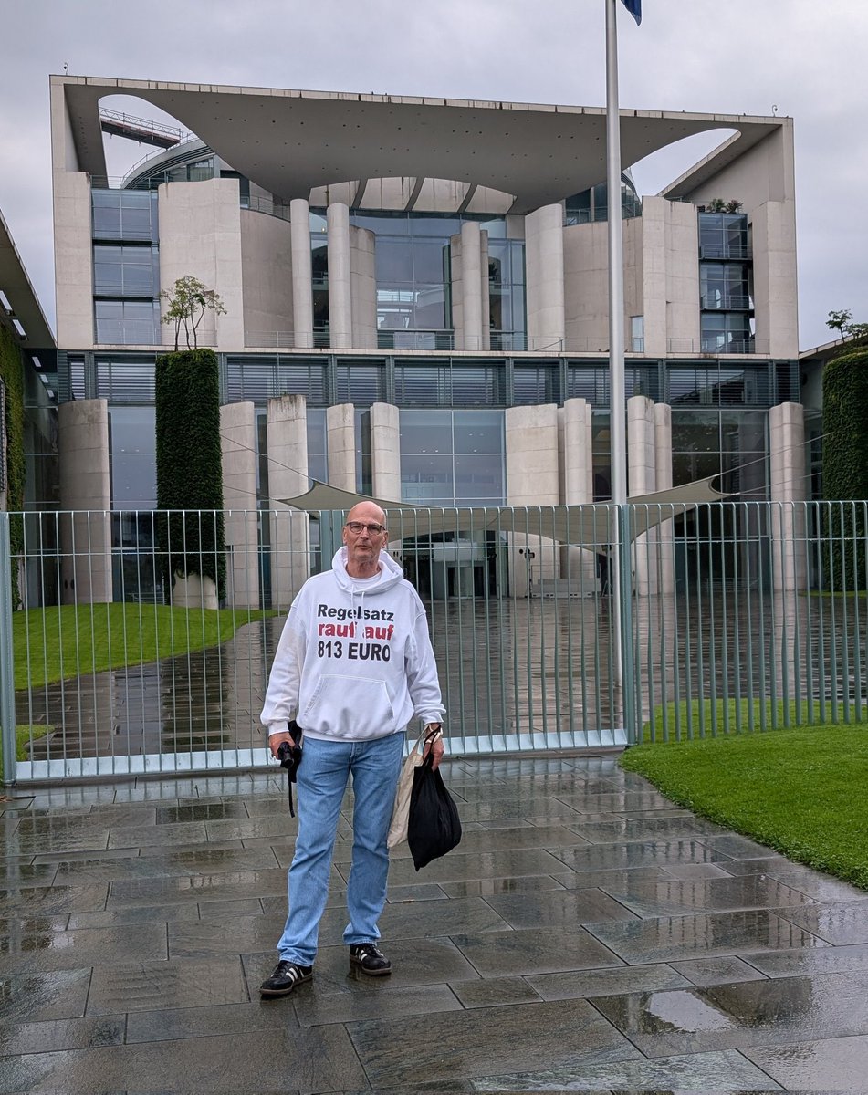 kernelshark's tweet image. Thomas Wasilewski ist mutmaßlich eine PsyOp des Großkapitals, um die gesellschaftliche Akzeptanz für eine vollständige Abschaffung des Bürgergelds zu erhöhen. 

Anders ist dieses Phänomen nicht zu erklären.