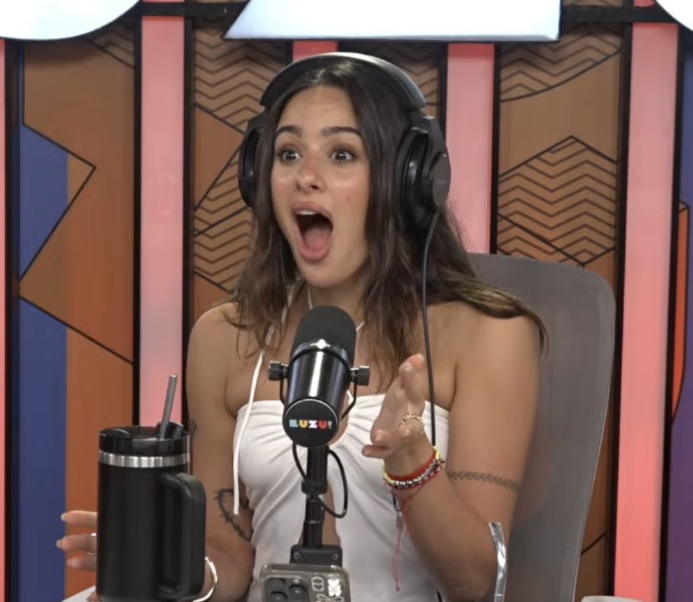 MARLEY Y FLOR PEÑA EN LUZU EN VERANO..
yo:
#nadiedicenada