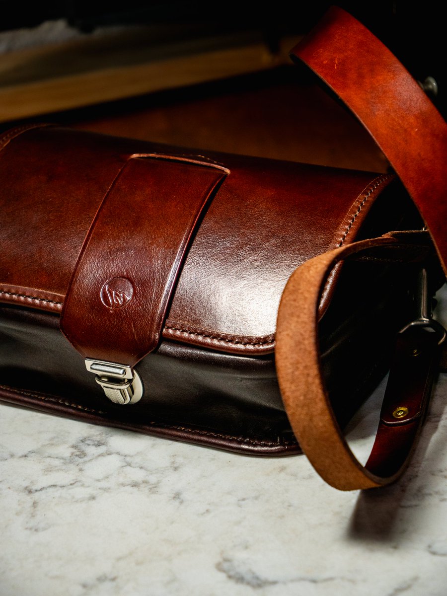 flyingmonk_lg's tweet photo. My best and most complex piece yet, I think. A belt-mounted shotgun shell holder and dump pouch. Entirely hand stitched.

In the rest of this thread, I will go through some features (with photos) to show how much thought and work can go into something like this. 🧵 https://t.co/vWo2xMuneR
