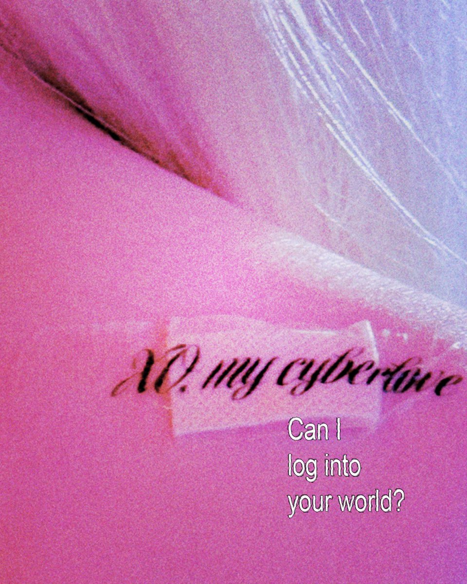 chuu_atrp's tweet image. [💿]
CHUU The First Album [XO, My Cyberlove]

🎧2026.01.07 6PM (KST)

A small square filled with hearts💙📲
그녀의 마음은 늘 이미지처럼 전송된다.

💙CYBERLOVE ARCHIVES

#CHUU #츄 #XOMyCyberlove