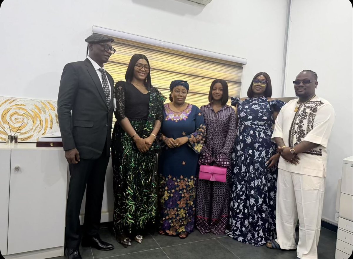 SymplyT_23's tweet photo. Big Soso and her friends Sultana and Rooboy were highly welcomed to the Government House in Kaduna 🥰. 

#SultanaFarida
 #SultanaXSultans 
#Rooboy 
#RooNation 
#Bigsoso 
#Homecoming2025 https://t.co/c9gyDFrYzi