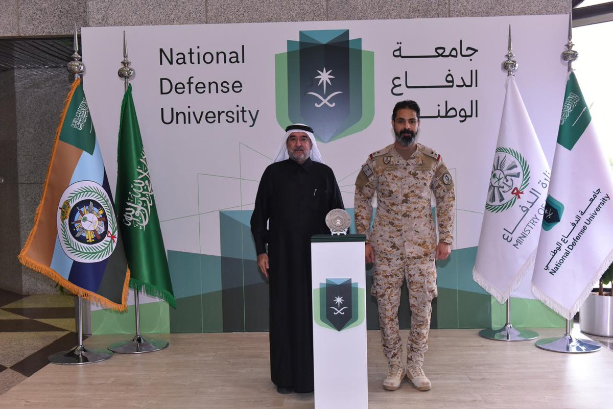 قام الدكتور عبدالعزيز بن صقر، رئيس مركز الخليج للأبحاث (GRC)، بإلقاء محاضرة بعنوان "التهديدات الاستراتيجية القائمة والمحتملة للأمن الوطني السعودي"، يوم الثلاثاء 16 ديسمبر 2025م، وذلك في جامعة الدفاع الوطني، بحضور مجموعة من منسوبي الجامعة.
 وقد تقدم الدكتور عبدالعزيز بن صقر بجزيل