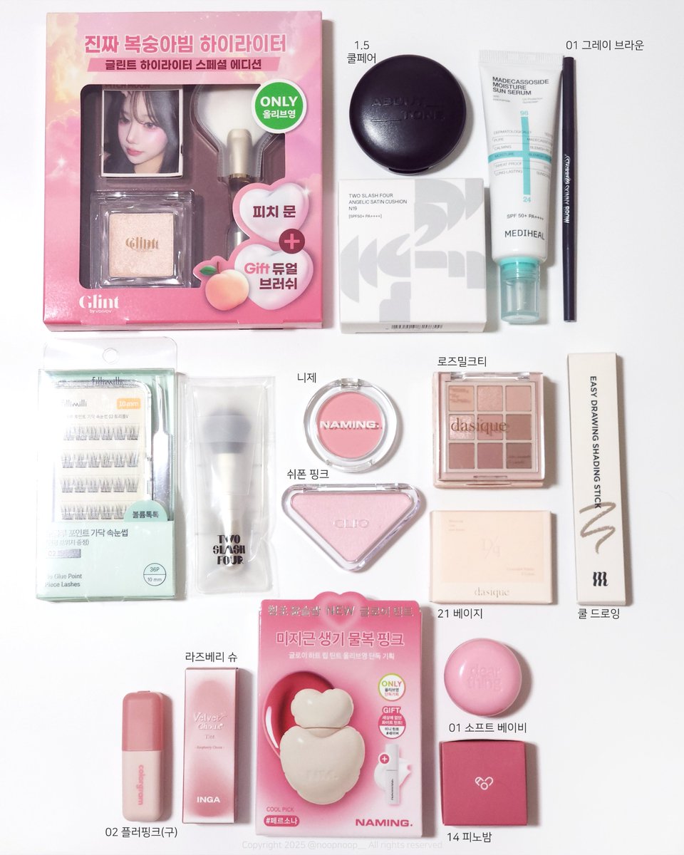 noopnoop__'s tweet image. #협찬 #제품제공 포함
#RT이벤트 크리스마스 메이크업 선물 박스(2인)🎄🎁

쿠션부터 블러셔, 립, 하이라이터까지! 
최대한 다양하게 담아봤어요 (전부 새제품)🌟

왼쪽 박스는 RT                                 오른쪽 박스는 마음
눌러주시면 참여완료!

GS25 반택 발송 예정, 12/25 당발💝