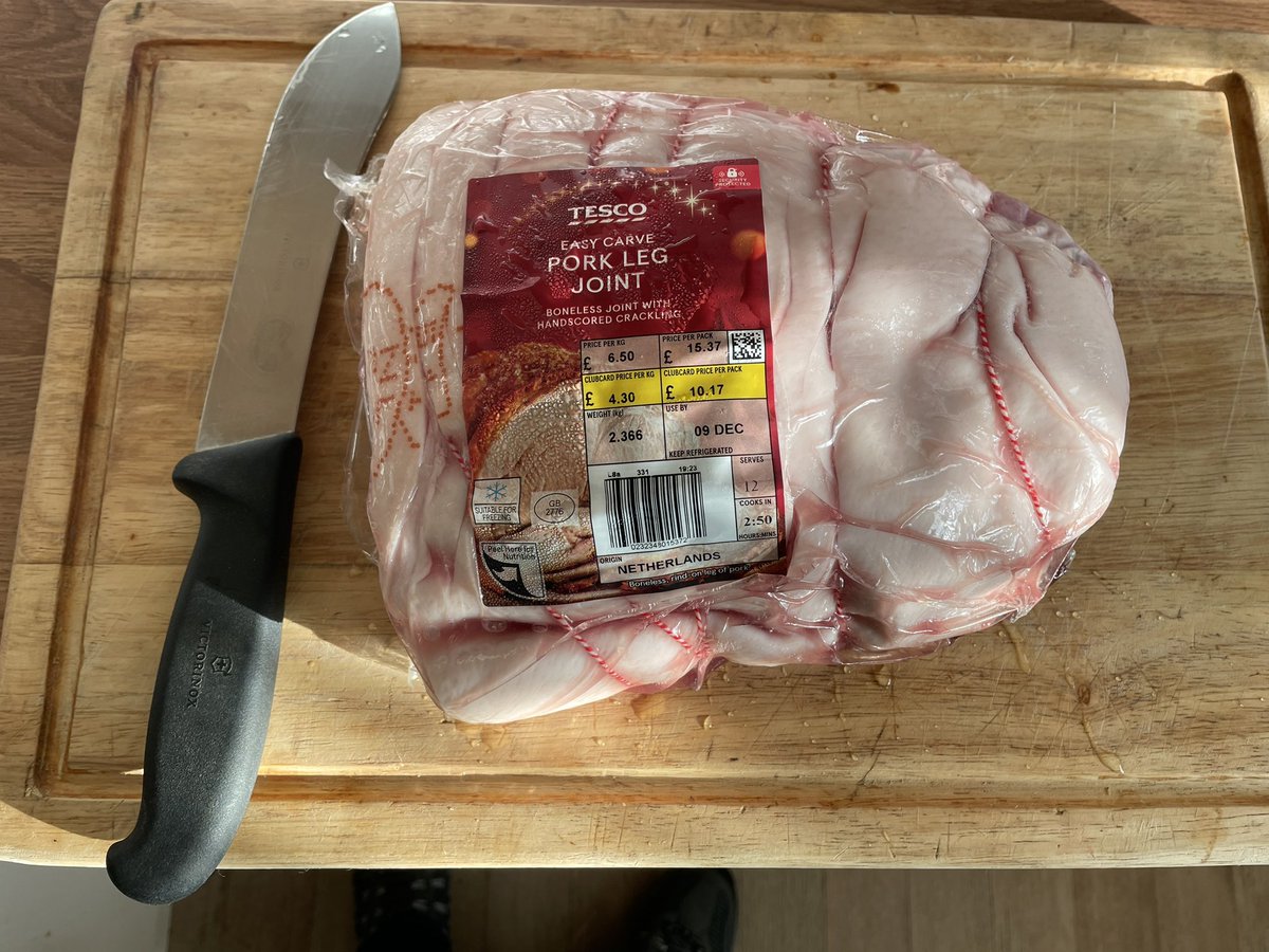 TjoLoLo7's tweet photo. “ed” #thesouthafricanabroad
bought this 2,366kg Roast Pork Leg Joint for £10-37

Only 3 of us in the house

Sliced the joint into 6 thick Braai steaks

3 been frozen

3 for the Braai tonight
 
#Braai
#LekkerKos https://t.co/UlAWrKpiiO