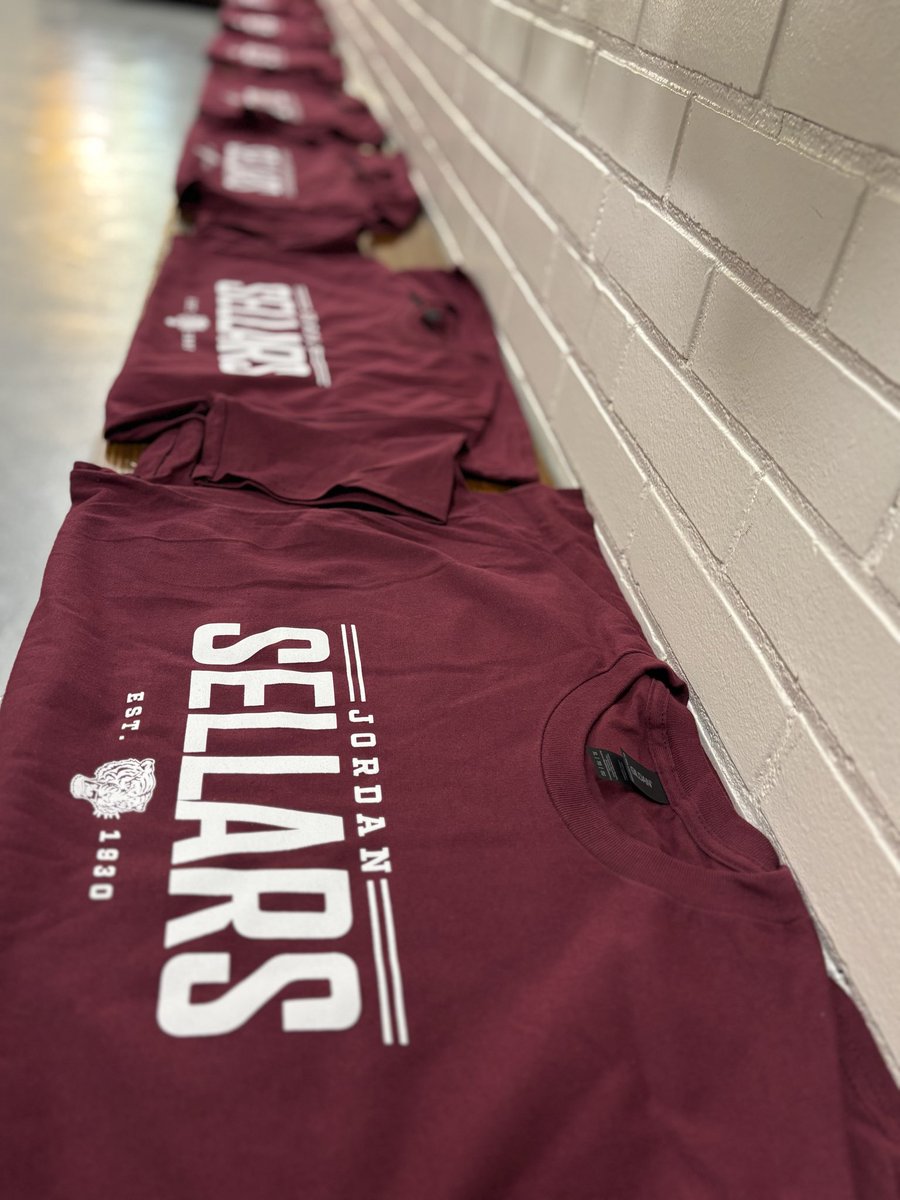 BATTLE of BURLINGTON!!!!  Tonight we honor our past by celebrating where we came from!  Shoutout to all the Jordan Sellars grads!!!  #GoLadyDawgs  🏀 #Together #JordanSellarsTigers