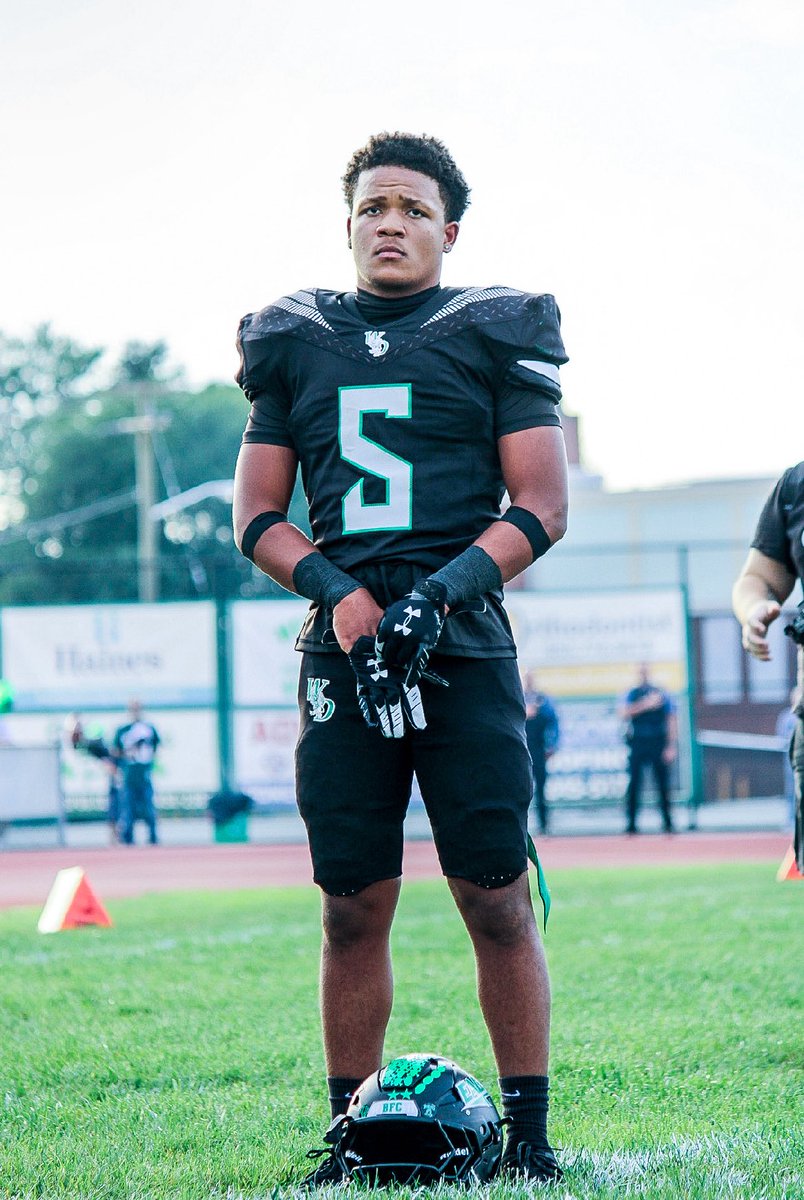 KamSimpkins20's tweet image. End of season junior highlights! hudl.com/v/2TEvzs @CoachKnowsBest @FBCGilliam @Bryan_wright11