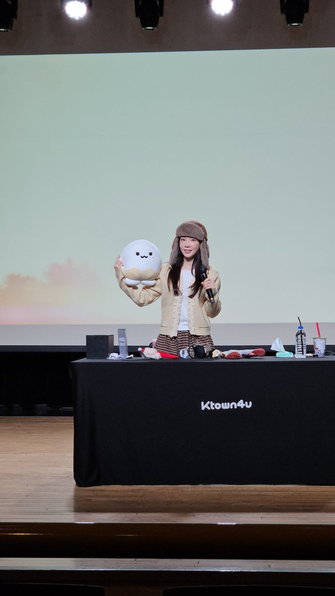 TYisoL_ss's tweet photo. 251216 인사 팬사인회 https://t.co/WYPX89sGGn