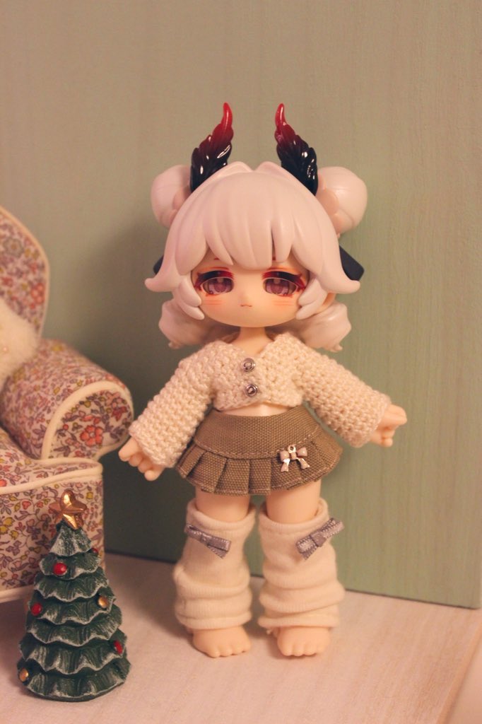 dollsk05's tweet photo. 【アイドール持ち戻り品通販2】

⭐︎あったかニットセット　green × beige

アンティーユ萌獣魔法サイズ、虫虫カフェサイズ

かぎ針編みニット、プリーツミニスカート、レッグウォーマーのセットです。
プリーツスカートにはリボンモチーフの装飾をしています。

#アンティーユ #虫虫カフェ https://t.co/I84aZ4m6yb