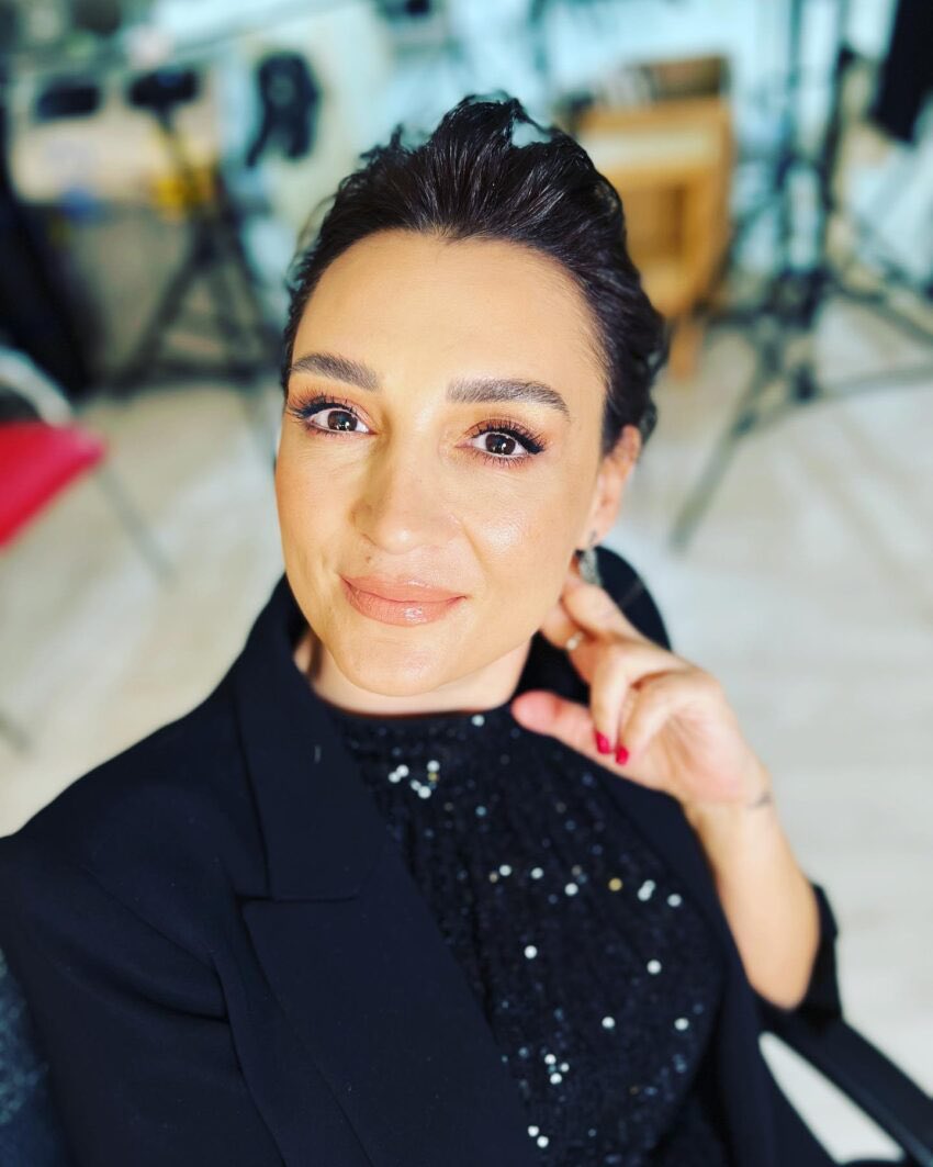 arab2turk's tweet image. #Sahtekarlar
رسميا : الكاتبة سما سوف تنسحب من كتابة مسلسل المحتالون بسبب انشغالها بعمل جديد مع شركة انتاج القمر