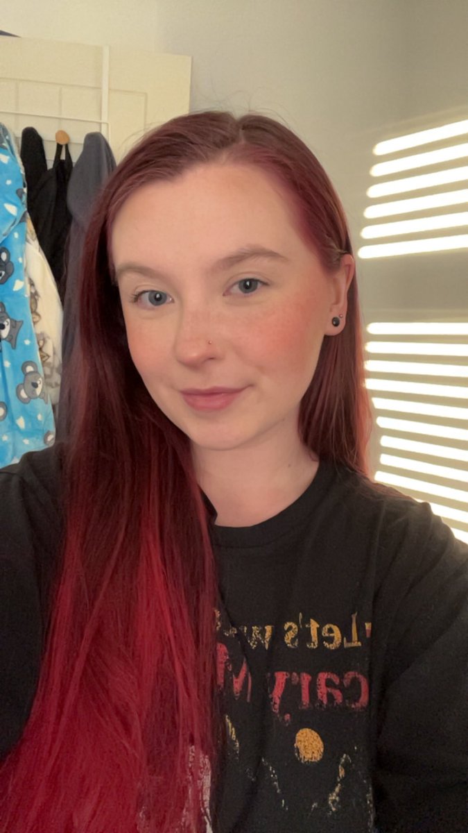 sinopiaa's tweet image. unseen selfies dump 🖤🕸️