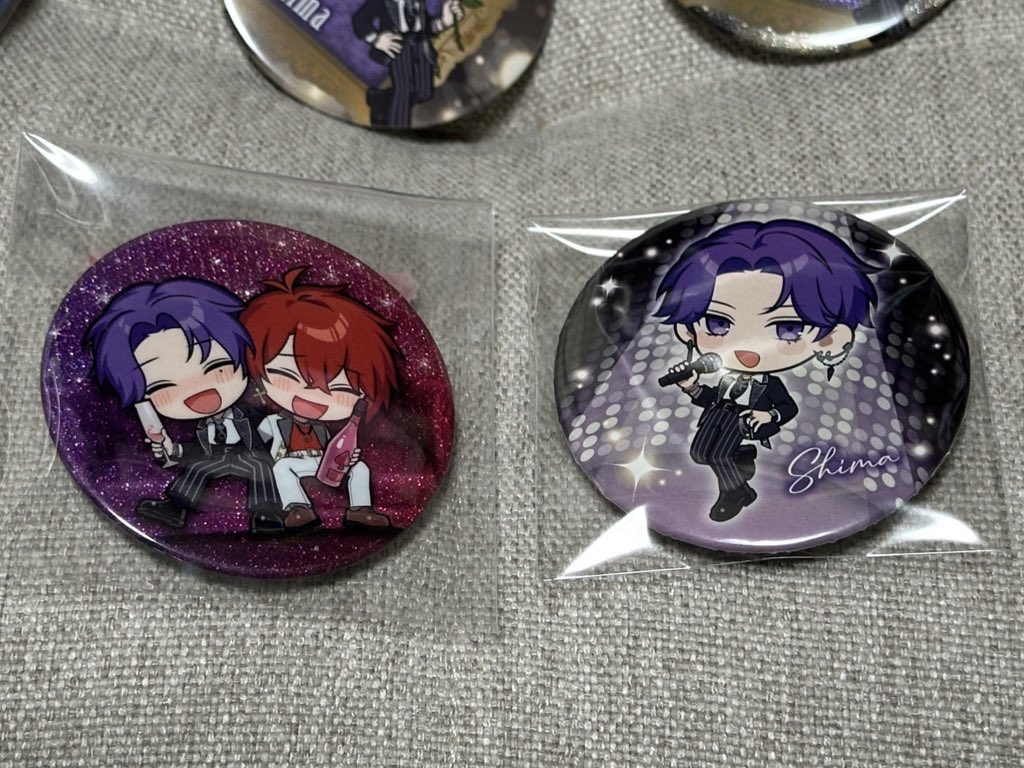 ru__ily's tweet photo. しまさか BD 缶バ 交換 
譲)画像の💜❤️H、💜N
求）同種💜❤️N、💜H

それぞれ
ホロ▶︎ノーマルに
ノーマル▶︎ホロに
郵送にて交換可能な方探しております。検索からでもお気軽にお声掛けおまちしております。

#しまさか缶バッジ交換 
 #しまさかグッズ交換 https://t.co/ELRUFDWHhp