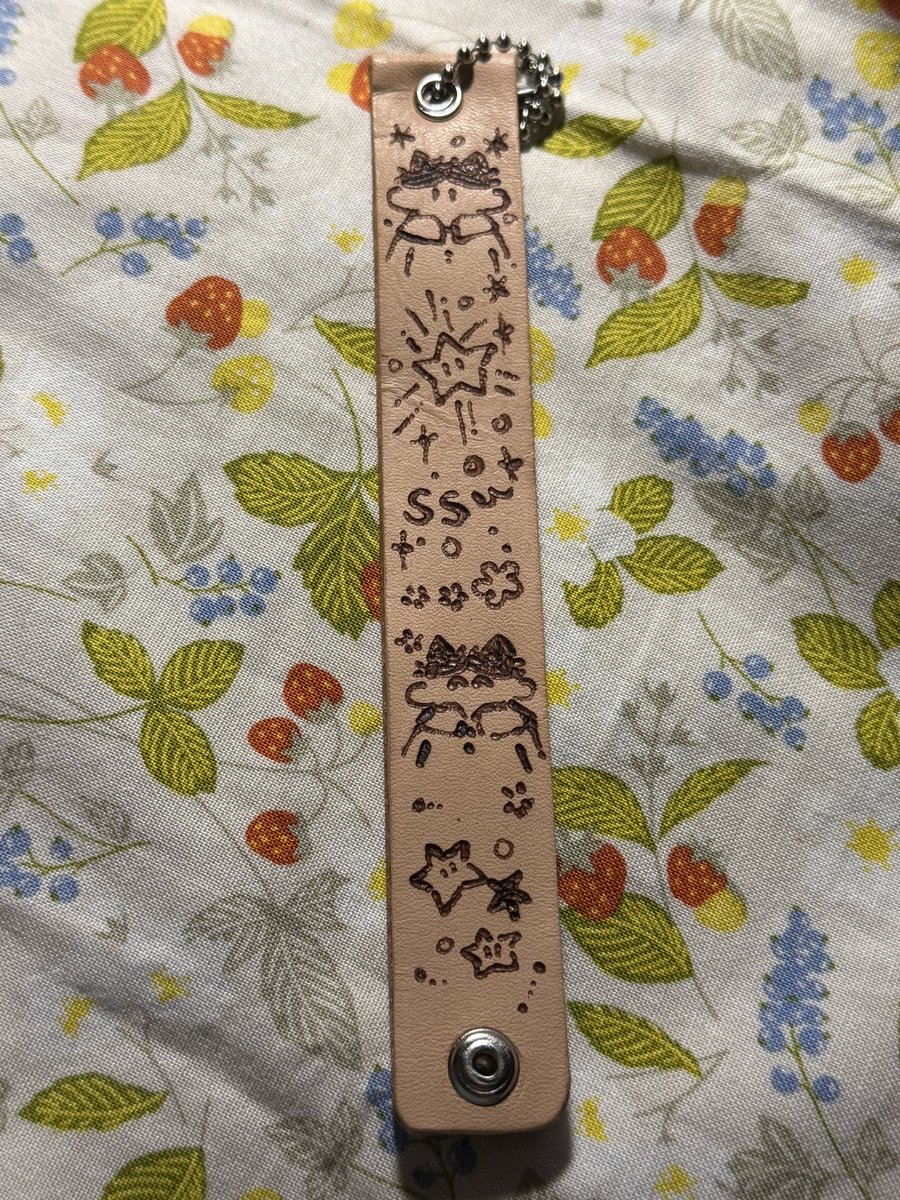 손 다쳤어도 뭐어땨…
만들고 싶었다구,,,
스크랩 키링