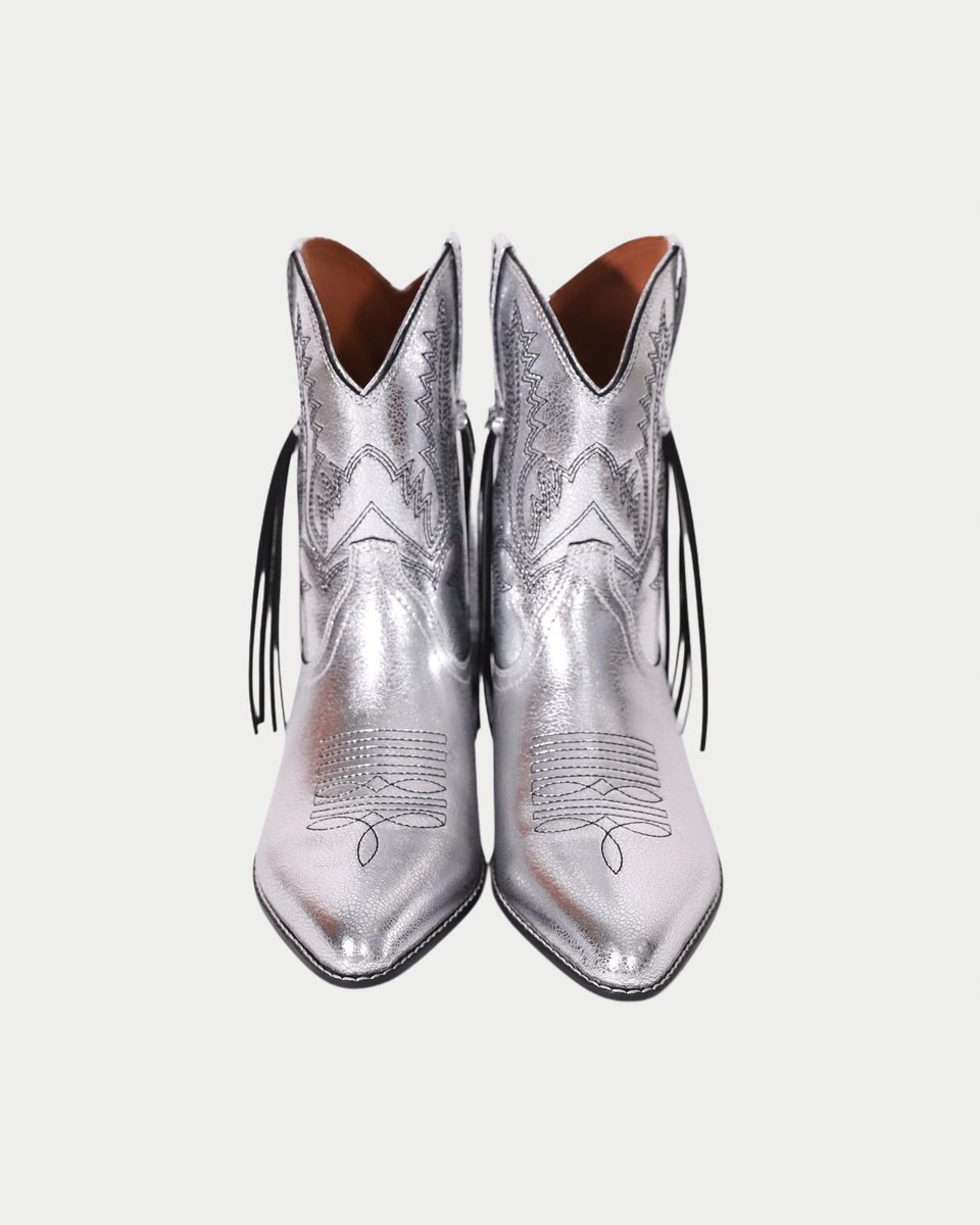 シルバーのウエスタンブーツかわいいなあ😊😊😊 高校のとき、制服に