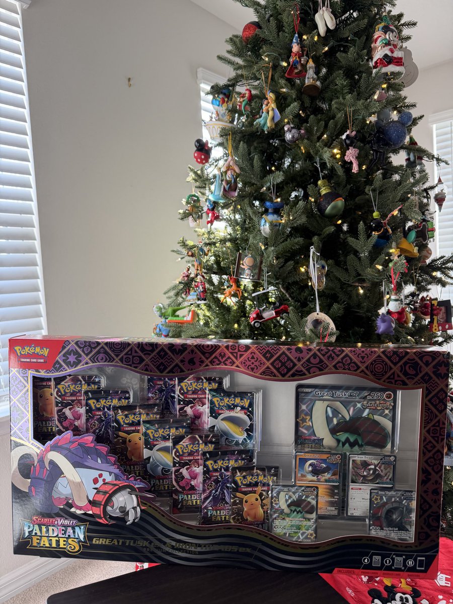 GIVEAWAY TIME!! 🎄 🎅 

1 Winner will win this awesome PALDEAN  FATES box! 

In it- 11 packs AND a chance at a BUBBLE MEW! Ungraded that card is priced at 4-$500 dollars! 

To enter: 

- Like this post 
- Be following me 
- RT this post

That’s it! Winner drawn tonight 8 pm EST!
