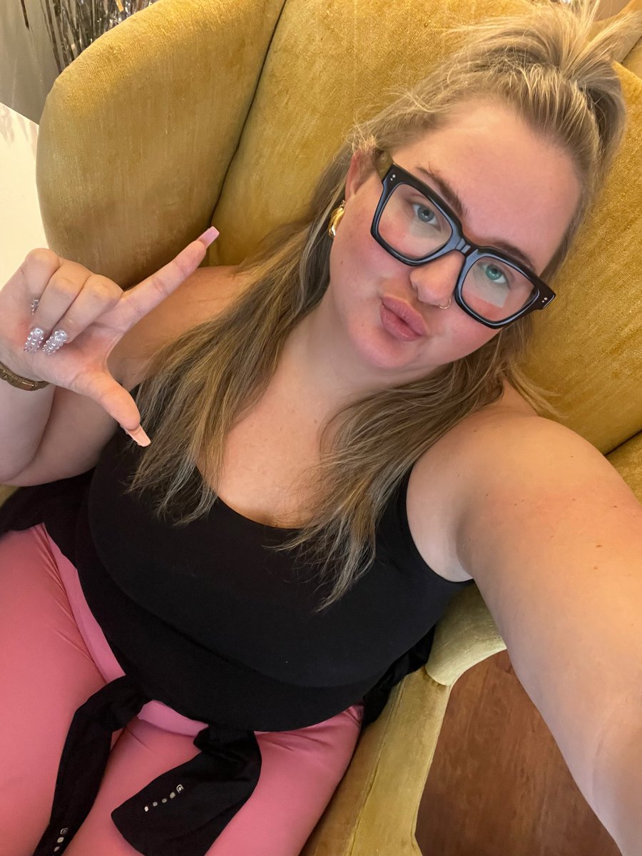 Goddess E tweet media