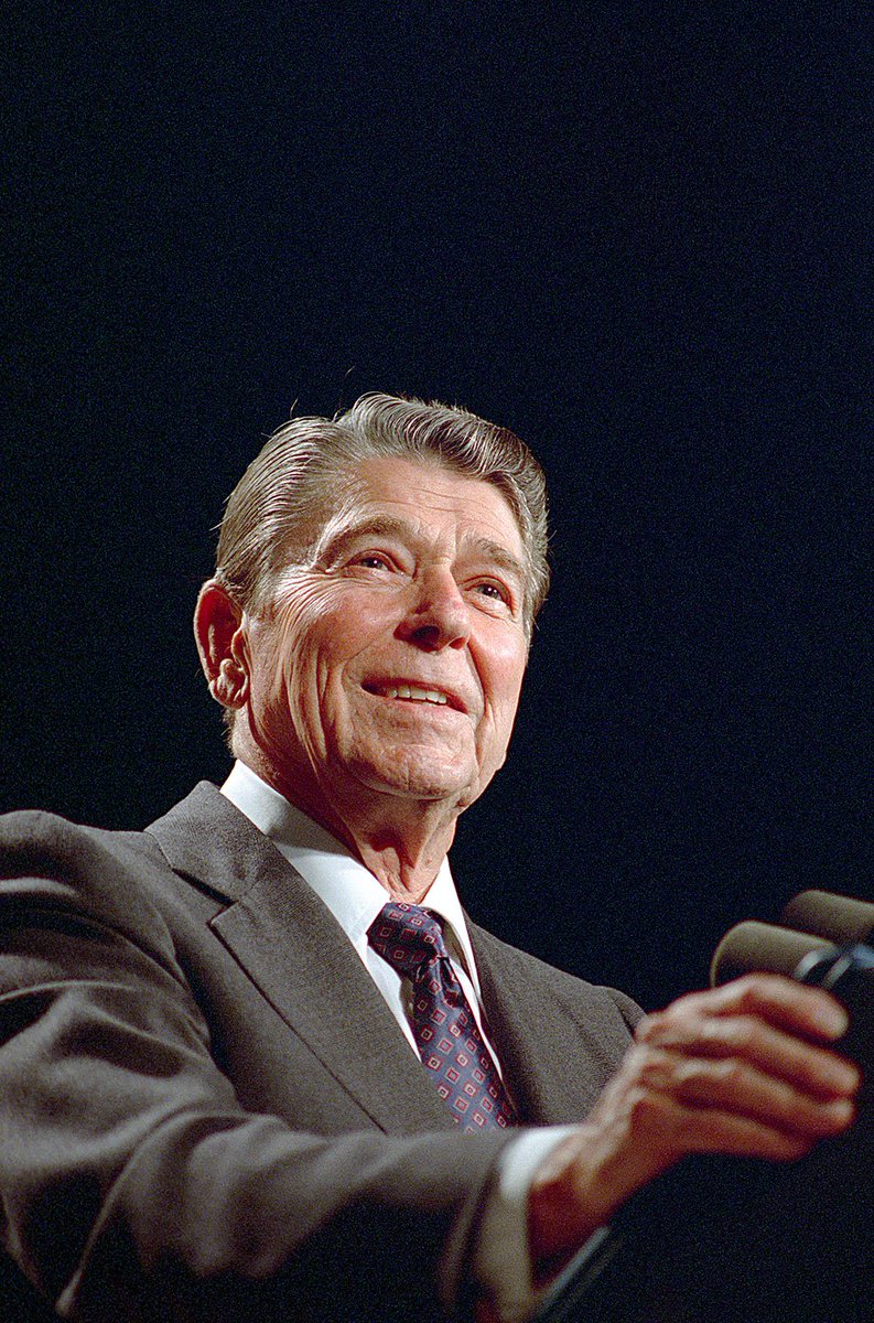 “Cuando una persona o empresa gasta más de lo que gana, quiebra. Cuando un gobierno gasta más de lo que gana, te envía la cuenta”

Ronald Reagan