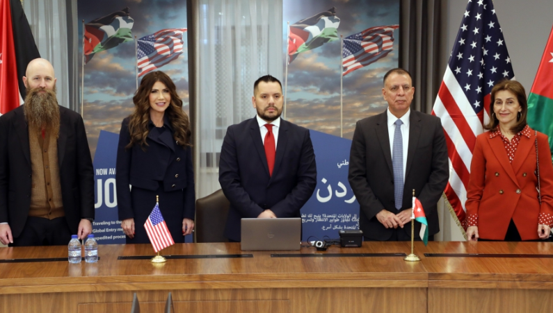مذكرة أردنية أميركية لتسريع دخول المسافرين وتسهيل حركة التجارة 