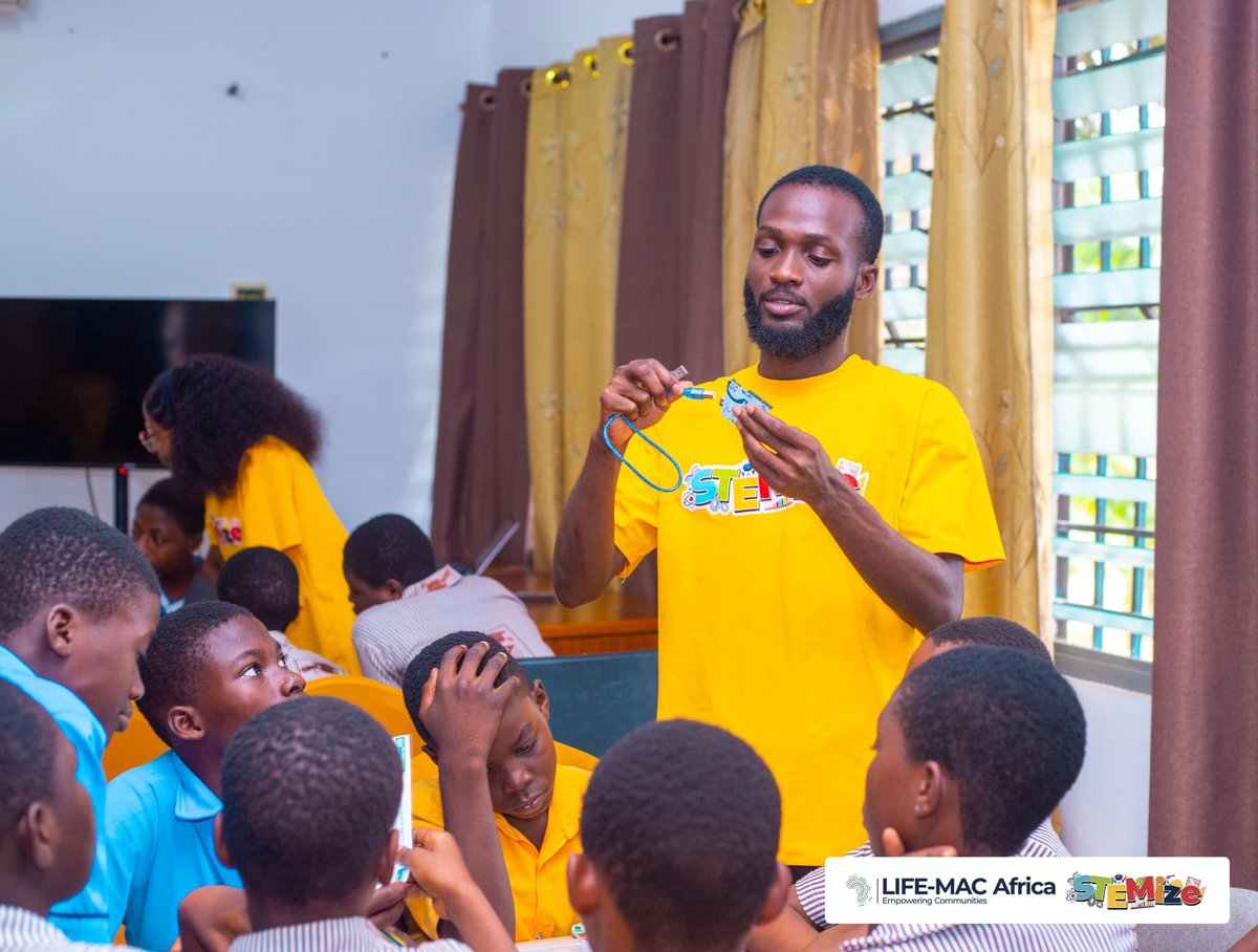 LifeMacAfrica's tweet photo. Recently, we took the #STEMize Project to Regional Model School, Ho! 🚀 Led by our team, students built 5 real-world projects: SoundWave, SignalSync, ColourCrafter, Robotics, and Smart Dustbins. Moving from theory to innovation sparked a drive in them to explore even more! 💡 https://t.co/yVu9Fi7Mfu