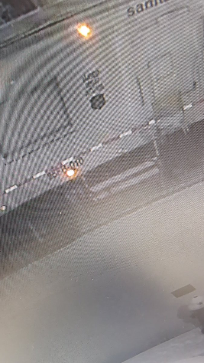 justjasonn1's tweet photo. @NYCSanitation in case you’re wondering https://t.co/HmjlJqEbaW