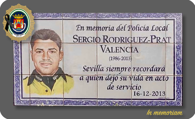EmergenciasSev's tweet image. ⚫️ In memoriam:
Han pasado 12 años desde aquel frío lunes de diciembre. 

A las 18:50 h., volveremos a mirar al cielo para para rendir homenaje a nuestro compañero Sergio, fallecido en acto de servicio cuando tenía 27 años de edad. Siempre en el corazón.

Un fuerte abrazo al…