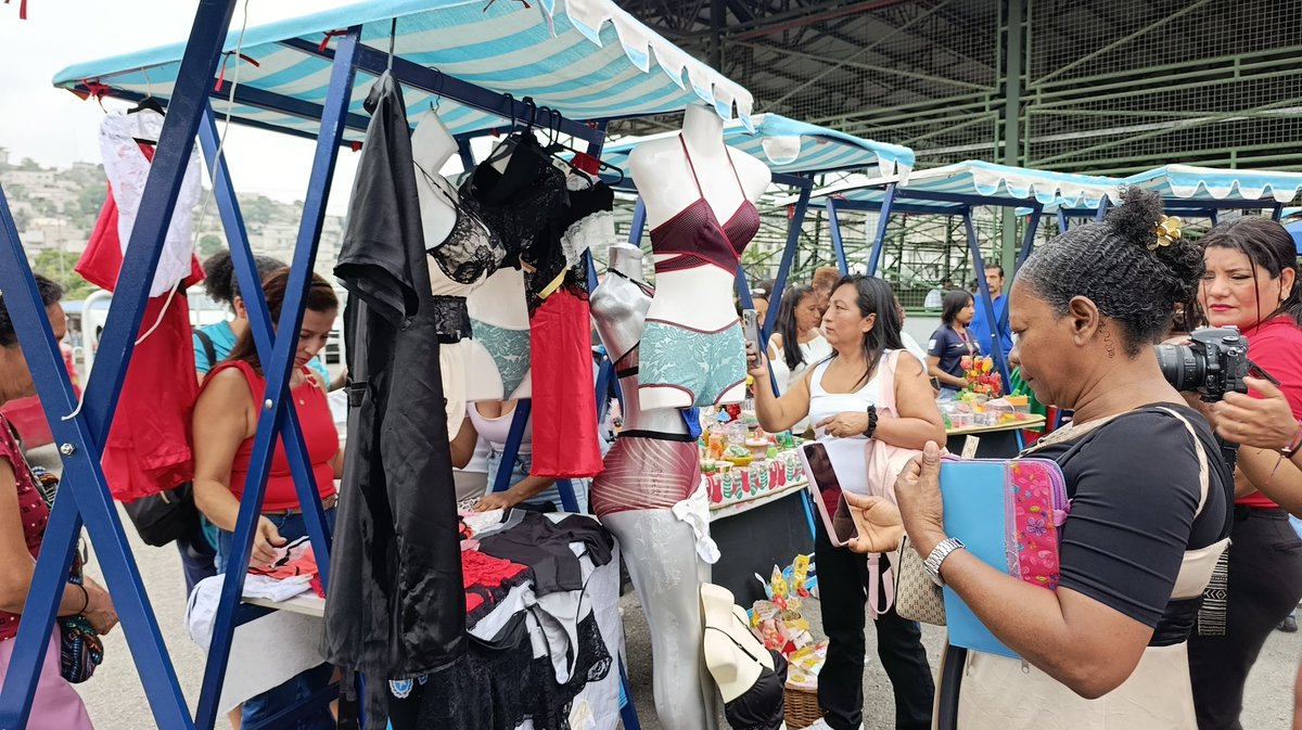 ZumarGye's tweet image. En la clausura de los talleres productivos 2025 de ZUMAR Plaza Casuarina, los usuarios muestran al público sus mejores creaciones.
La Alcaldía abre camino a los emprendedores en la Ciudad de Todos.
#Guayaquil 
#ConstruyendoLaCiudadDeTodos