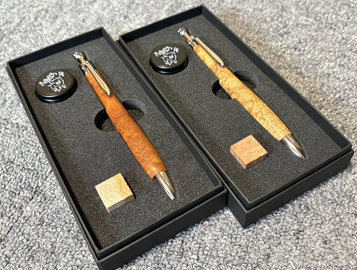 こぶた工房 ( @kobutakoubou11 )さんの 花梨瘤杢のペン。 白瘤と