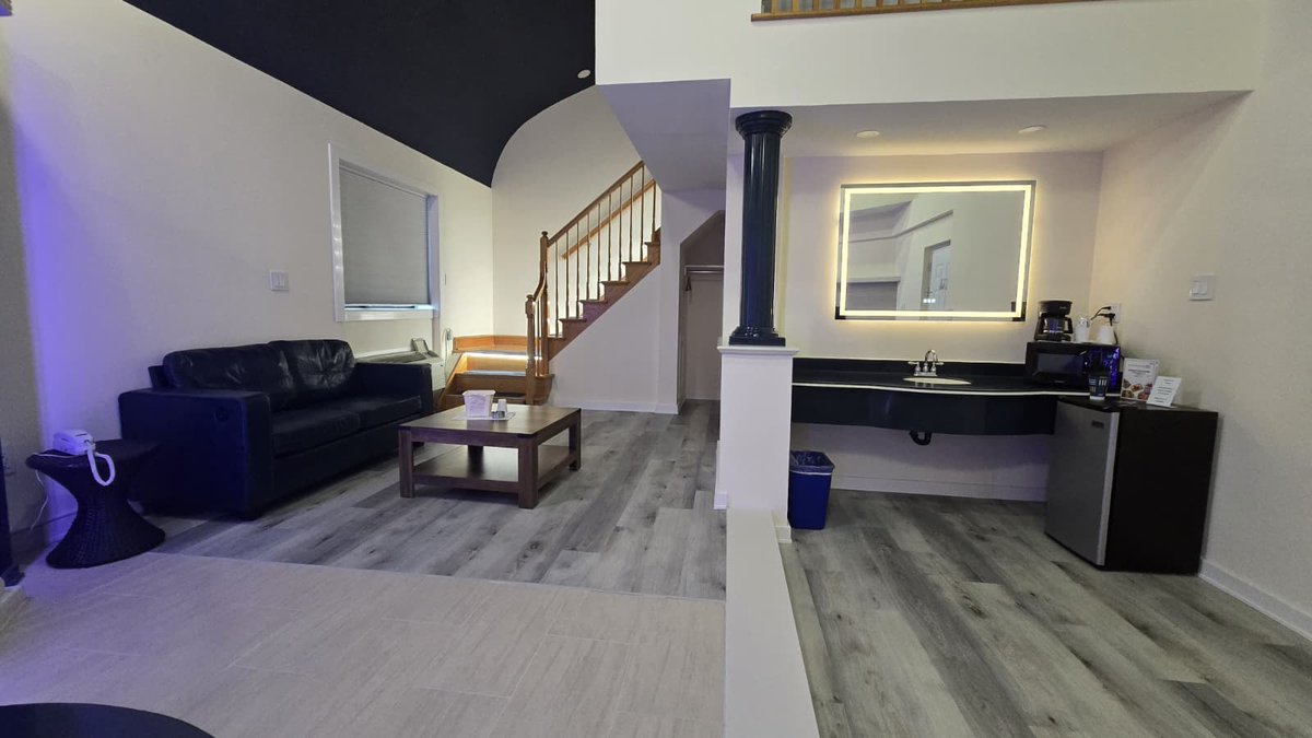 loopinnNJ's tweet photo. #motel #loopinn #loopinnmotelwoodbridgenj #theloopinnmotel #roominmotel #motelinNewJersey #honeymoonsuites #therockheaven #hotelsinNewJersey #fireplaceandjacuzzi #steamroom #besthotelinNJ #hotelsinWoodbridgeNJ #loopinnmotelrooms #LoopInnMotel #motelennewjersey #motelinns https://t.co/W79VWCbOIl