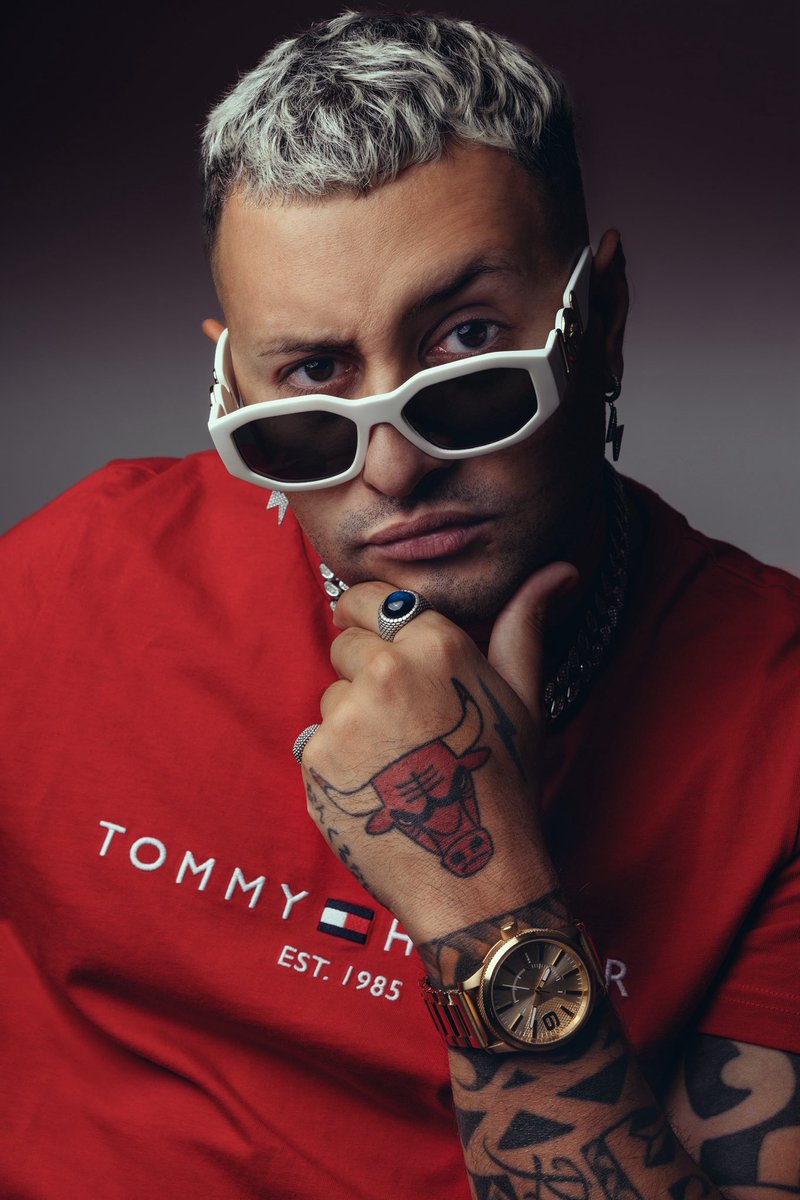 SkuNkOfficial's tweet photo. DAI FASTIDIO SE TI DISTINGUI DALLA MASSA
COME IENE MANGIANÓ DALLA TUA CARCASSA
TUTTI AMICI SE SEI COME VOGLIONO LORO 
LE PRETESE AUMENTANO COME IL VALORE DELL'ORO. 💀📈✨

#shooting #rap #skunk https://t.co/2A78H5THRn