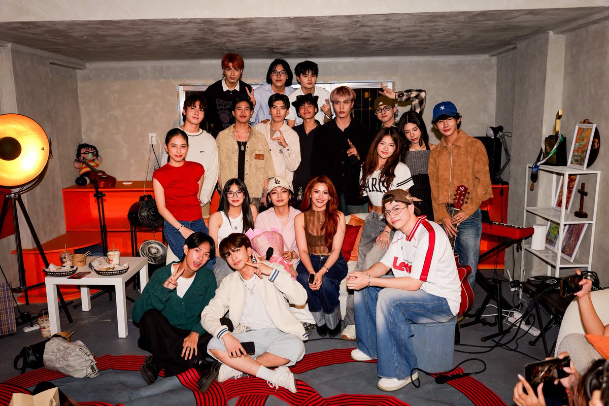 teamrawnofc's tweet image. THANK YOU, KNRs &amp;amp; EVERYONE WHO MADE THIS POSSIBLE 💙☁️

The Cloudscapes Sessions: Live and Intimate was made special because of you.

To every KNR and fan who showed up, waited, listened, sang along, and shared this moment with us — thank you for giving your time, energy, and…