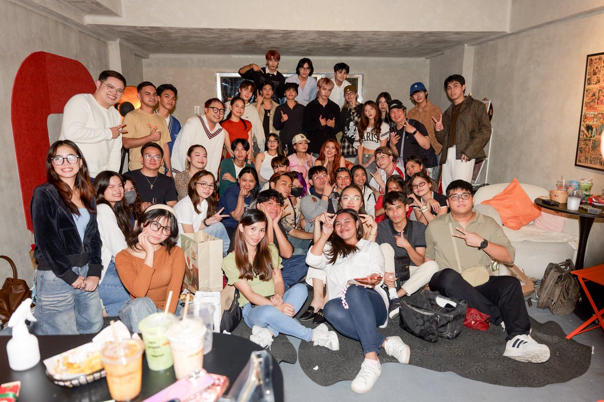 teamrawnofc's tweet image. THANK YOU, KNRs &amp;amp; EVERYONE WHO MADE THIS POSSIBLE 💙☁️

The Cloudscapes Sessions: Live and Intimate was made special because of you.

To every KNR and fan who showed up, waited, listened, sang along, and shared this moment with us — thank you for giving your time, energy, and…