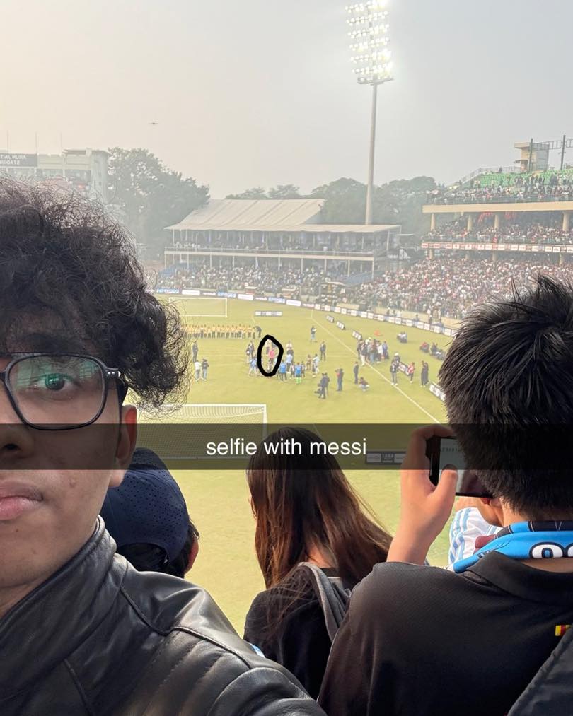Footballtweet's tweet image. Congratulations to this Indian football fan, who got this brilliant selfie with Leo Messi. 👏😂🇮🇳