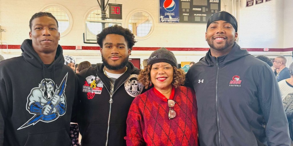 NorthStateBank's tweet image. Mortgage Community Outreach Officer 𝗦𝗼𝗻𝗱𝗿𝗮 𝗖𝗼𝗹𝗹𝗶𝗻𝘀 joined Lost Sheep Outreach Ministry for their annual Christmas Celebration at Shaw University, spreading tidings of comfort and joy to over 400 neighbors with gifts, haircuts, and heartfelt holiday support.