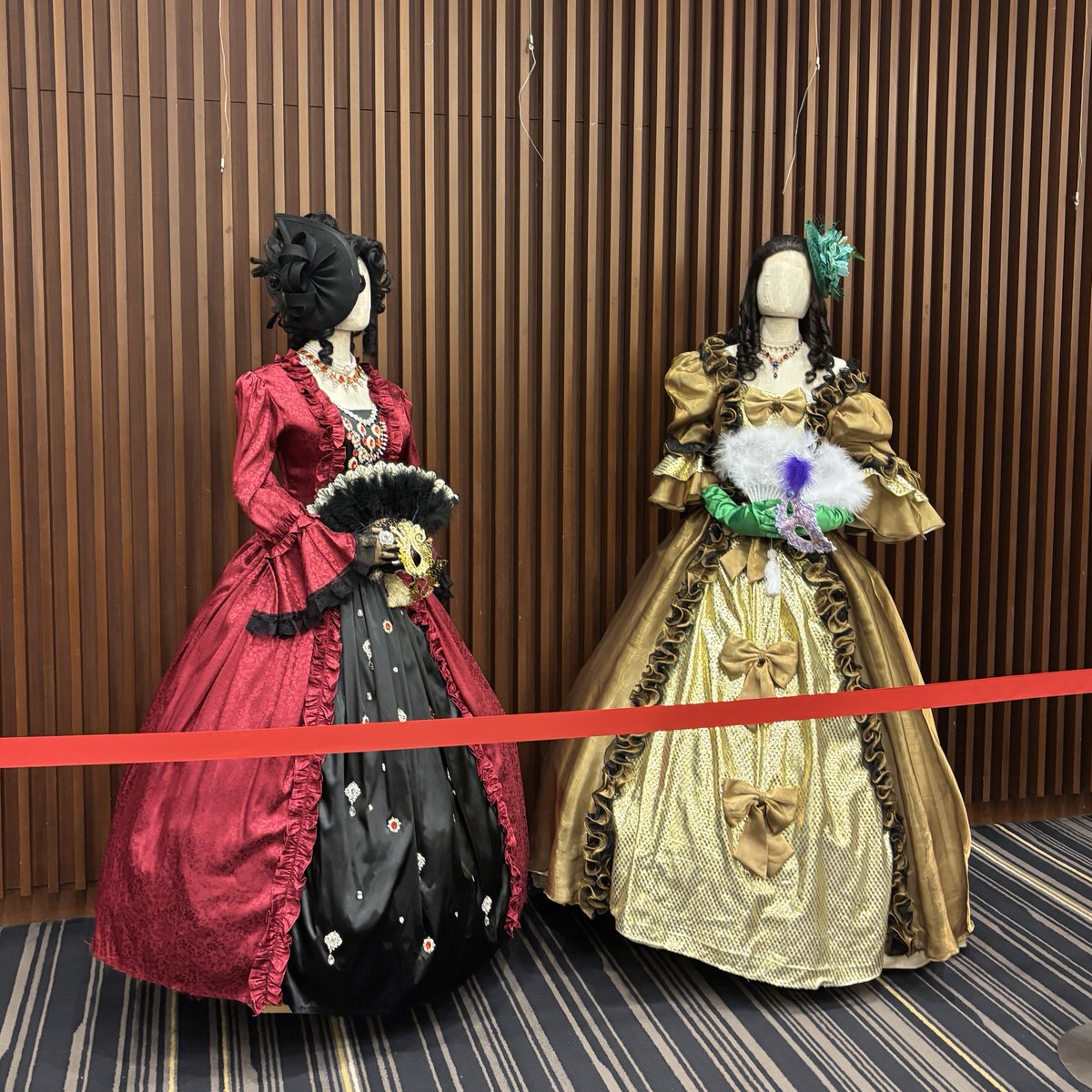 稀有ズ・ヌーンティー。開演前マライアのクリスマスソングがエンドレスリピートから始まるトーク＆トークという名のプレゼント大会。
プレゼント当たらなかったけど、楽しかった。思ったより歌ってくれたし（稲作🌾も武士🪩もカマタリ🐬もやらない、リクエスト大会。FUJIWARA聴けて嬉しい）。