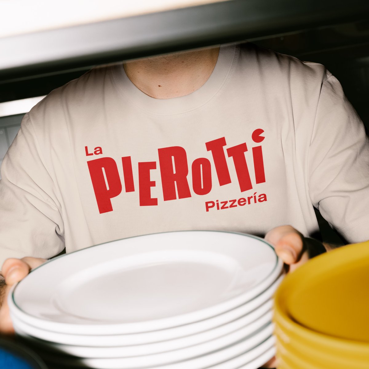 No puede gustarnos más la actualización del sistema visual que ha hecho Ana Puerta, alumna del Máster en Diseño Gráfico, para las pizzerías La Pierotti 🍕

Inspirada por el mundo retro de los videojuegos👾 ha dado paso a una marca cercana, modera y adaptable.