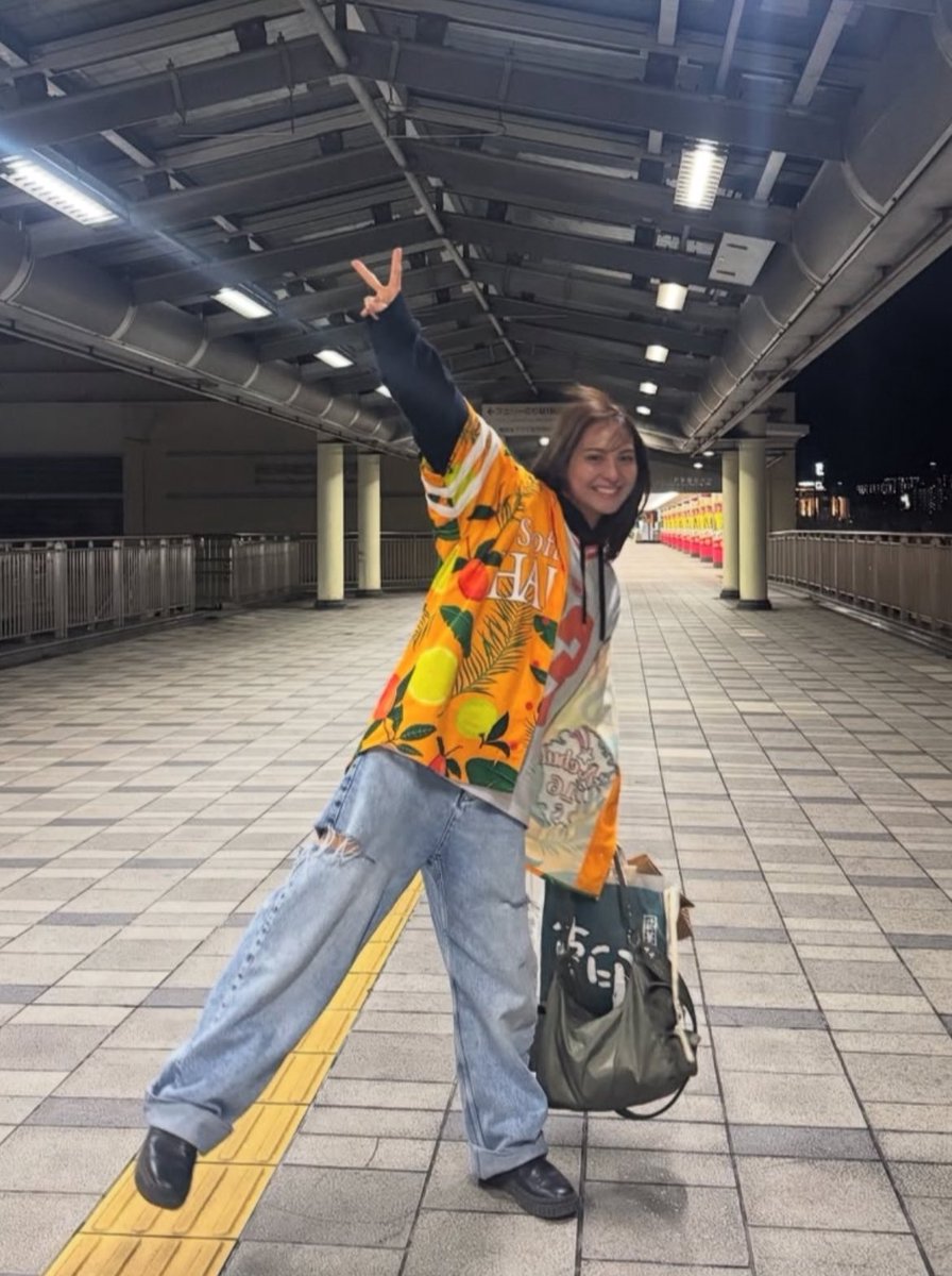 あっちゃんこ 今年最後のあっちゃんの日🌈💛🧡 今年はツアーAWAKEの福岡公演でしか