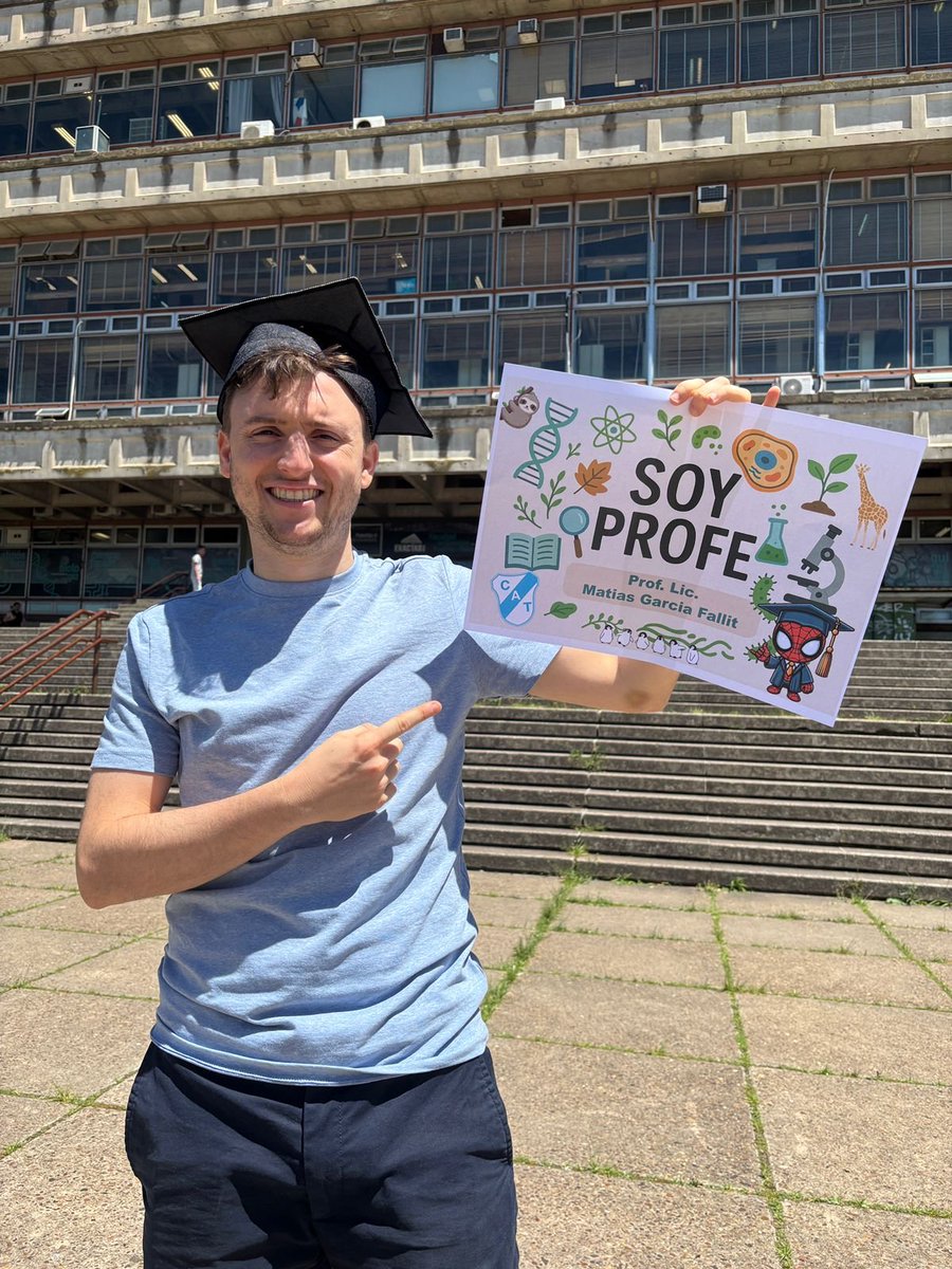 Un nuevo egresado en nuestro laboratorio! Contra viento y marea seguimos adelante!!! Profesor <a href="/MatiGarcy/">Matías Garcia Fallit</a>!!!! Más Educación Pública siempre!!!!!