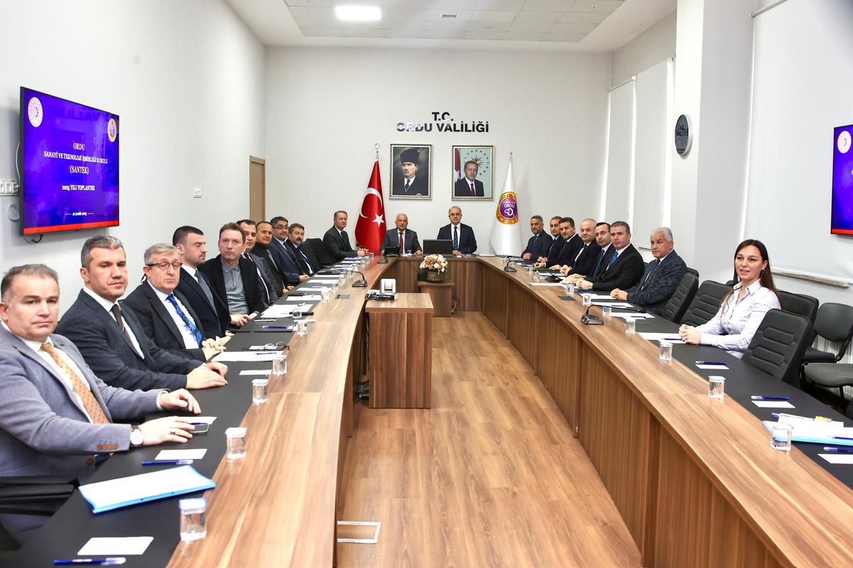Sanayi ve teknoloji alanında Ordu’muzun yol haritasını belirlemek üzere SANTEK Toplantımızı Valimiz Sayın Muammer Erol’un başkanlığında gerçekleştirdik.

Girişim Ofisi, yeni teşvikler, TEKMER destekleri ve OSB’lerde altyapı yatırımlarını ele aldık. Hedefimiz, üreten, girişimci ve