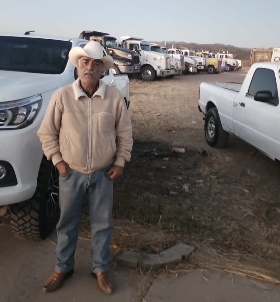 Bloqueo en la carretera federal 15, en Ímuris es respuesta al incumplimiento de pagos a proveedores locales que fueron subcontratados para obras de la reubicación de vías del tren en Nogales, donde también hay protesta.
La obra está a cargo de SEDENA.
Alegan impago de 4 mil MDP.