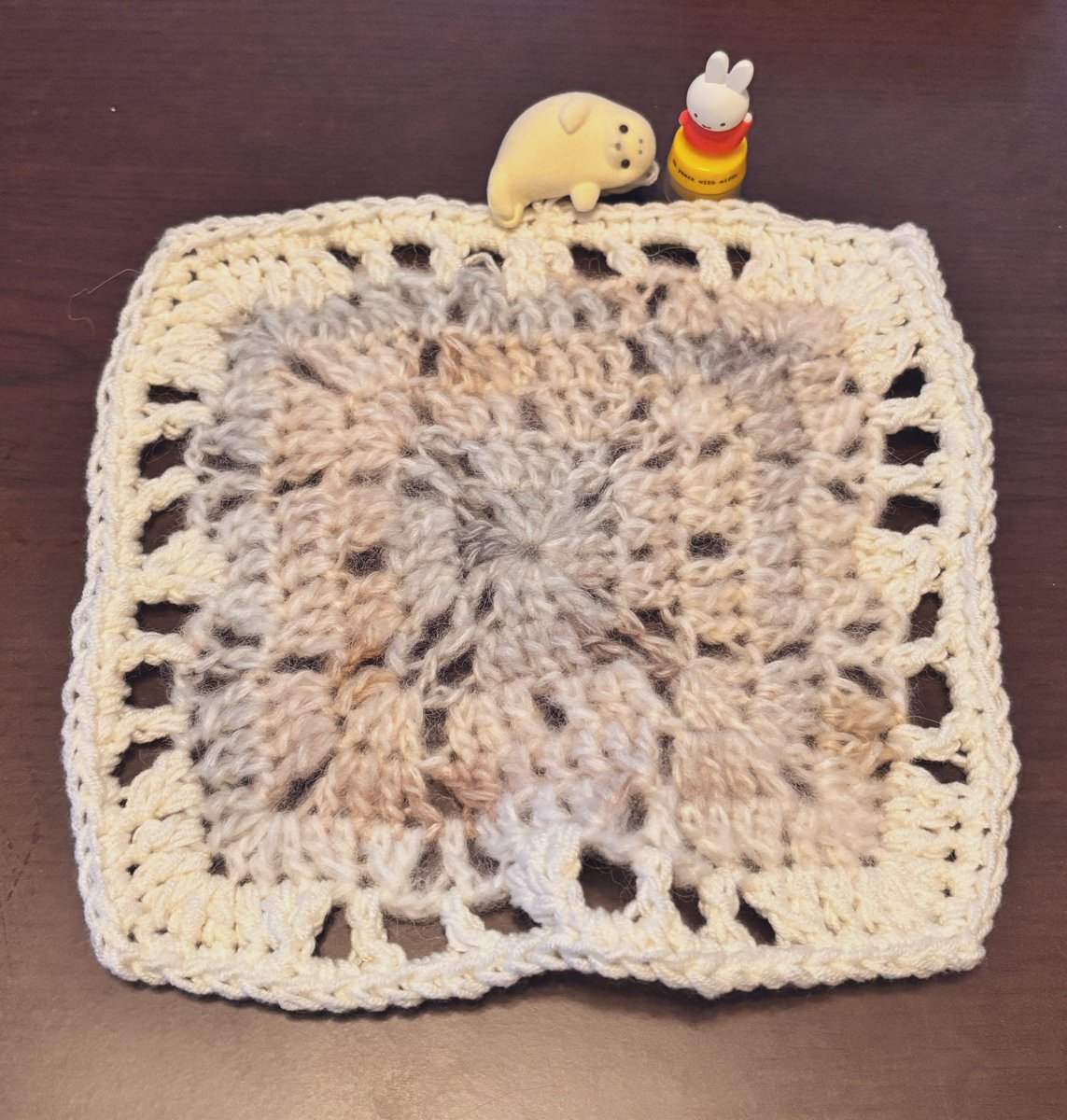 #かぎ針編みアドベント2025 
Day⑯ きらめき🌟

スチームあてれば綺麗になるはず…