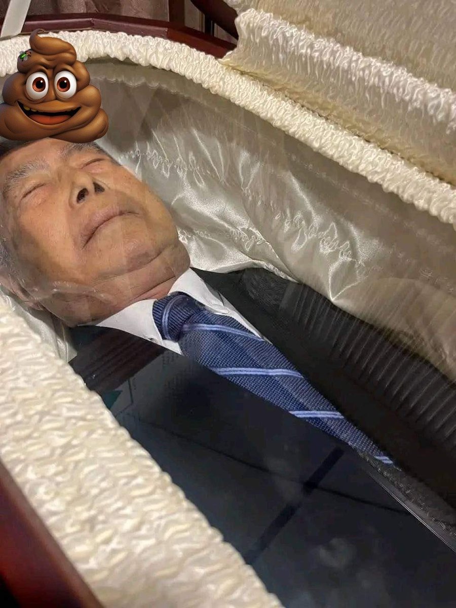 comunic09571313's tweet photo. @santy19602010 MIREN A ESTE FUJITROLL RECONCHA TU MADRE,  JODIENDO A MIS AMIGOS, YO  ME DI EL GUSTO DE IR AL FUNERAL DEL GENOCIDA DE TU MARIDO KENYA @albertofujimori Y TOMAR ESTAS FOTAZOS Y HACER MEMAZOS, ASÍ QUE LLORA FUJITROLL CONCHA TU MADRE EN TU LAPTOP EN EL CONGRESO RESPONDIENDO TWITS JA https://t.co/YNcIkXhzhN