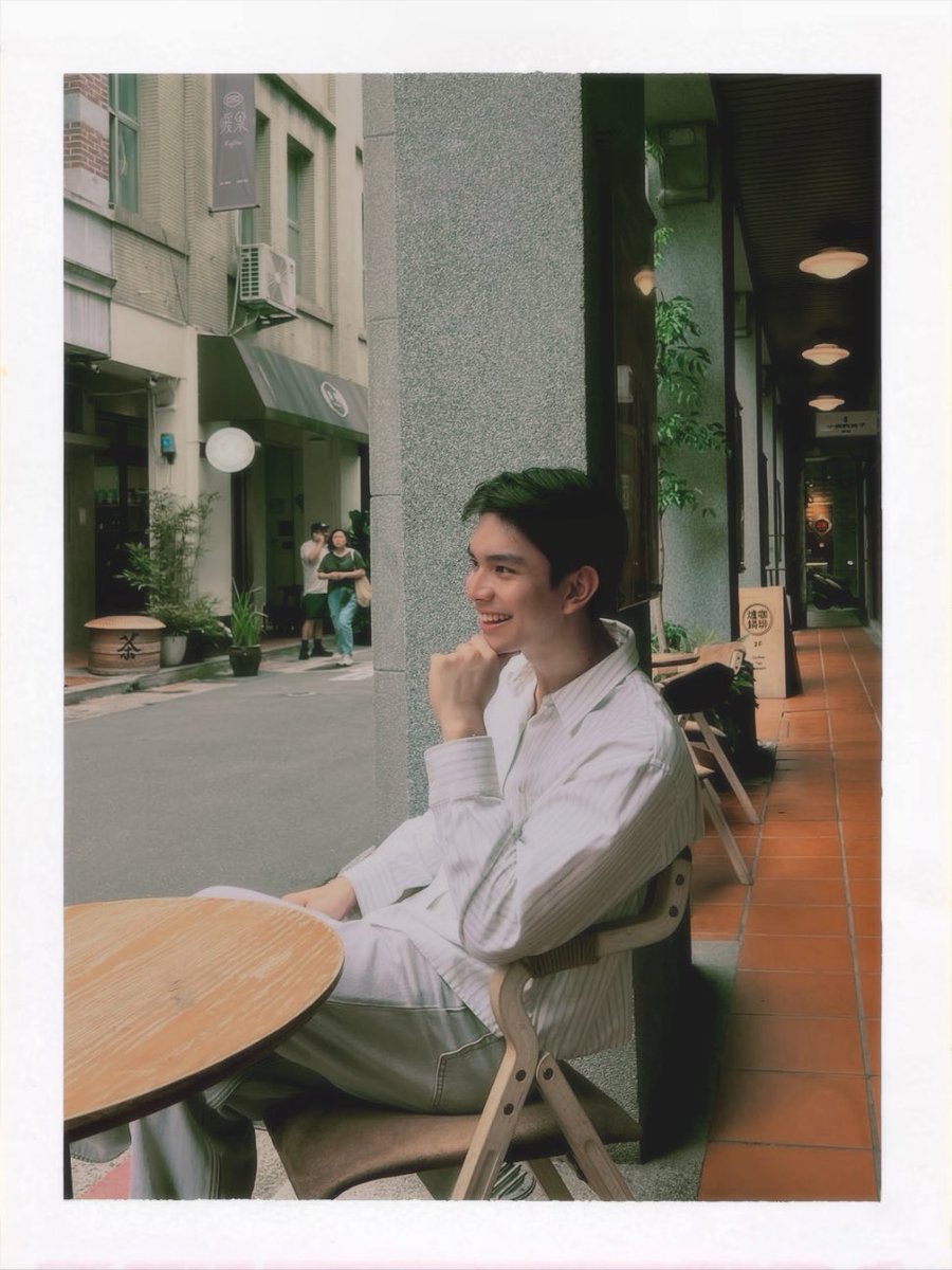 spawnofALI's tweet image. Some stories don’t need to be loud to be real, and theirs speaks in the calm, the smiles, the in-betweens.

Always choosing AshRave. Always rooting for this love. 🕊️