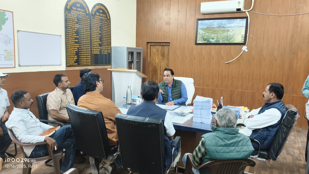 DcDmPali's tweet photo. 👉मतदाता सूची विशेष गहन पुनरीक्षण -2026
#ERO_BAALI 
 द्वारा मान्यता प्राप्त राजनैतिक दलों के प्रतिनिधियों के साथ प्रारूप मतदाता सूचियां साझा करने के क्रम में बैठक का आयोजन किया गया। #baali 
#SIR2026 
@CeoRajasthan @DIPRRajasthan 
@ECISVEEP @PaliZila https://t.co/XxGYMBcGSu